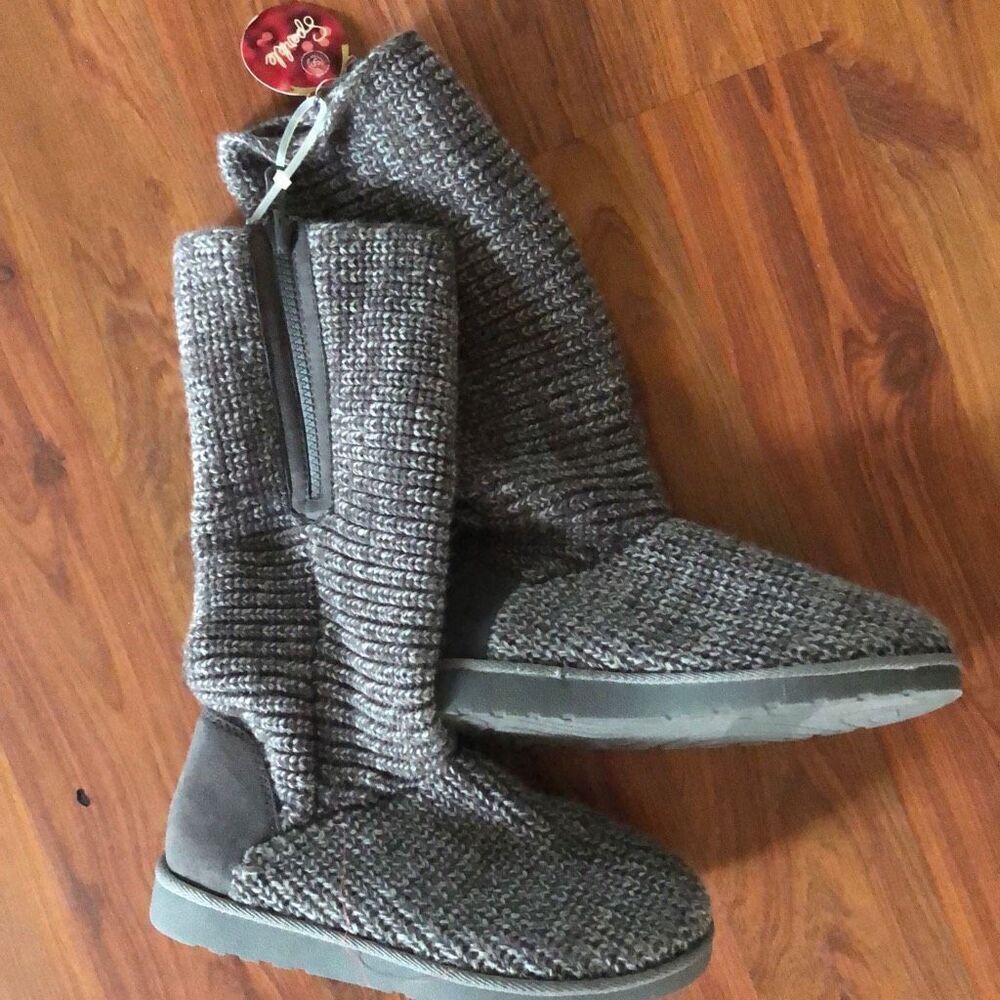 NWT SO gray. Knit boots wear 2 ways. 6